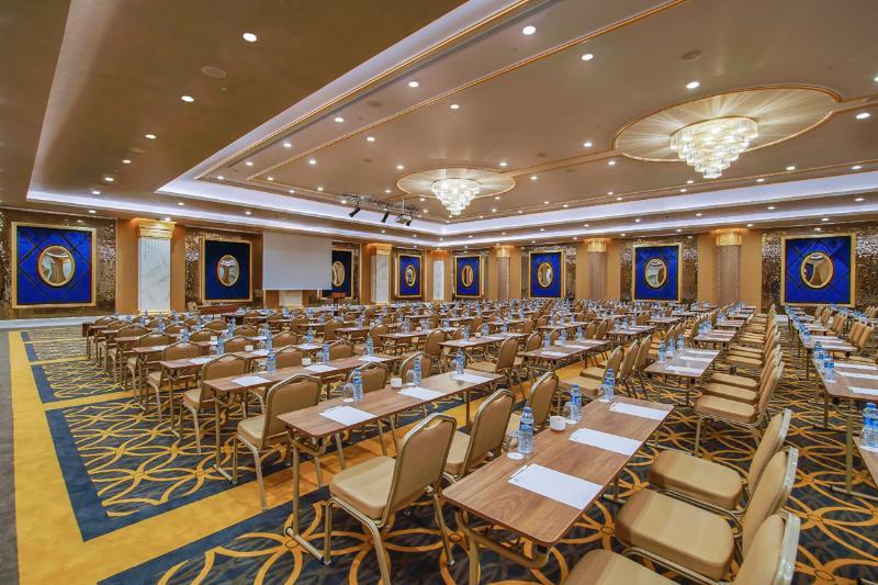 Limak Cyprus Deluxe Otel 5*